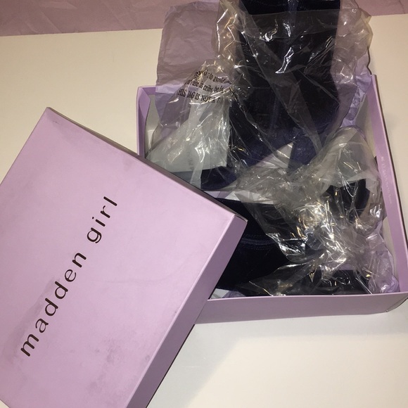 *SALE* Madden Girl Fantaysa Velvet Booties Navy - Picture 4 of 5